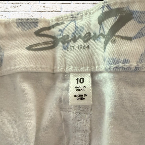 NWT Women's Seven7 Jean Denim Skirt Size 10 - White with Blue Flowers - Picture 5 of 5